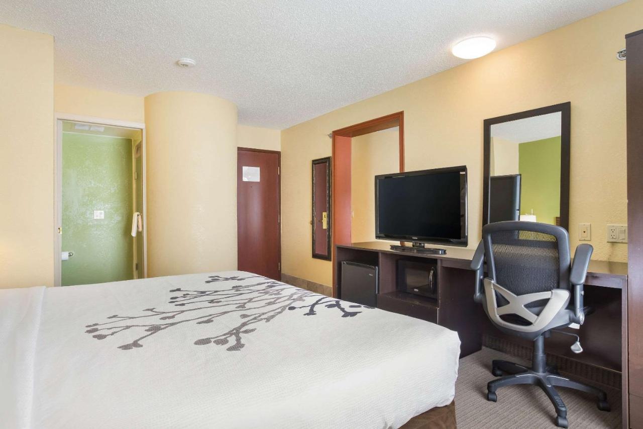 Sleep Inn & Suites Grand Rapids Exterior photo