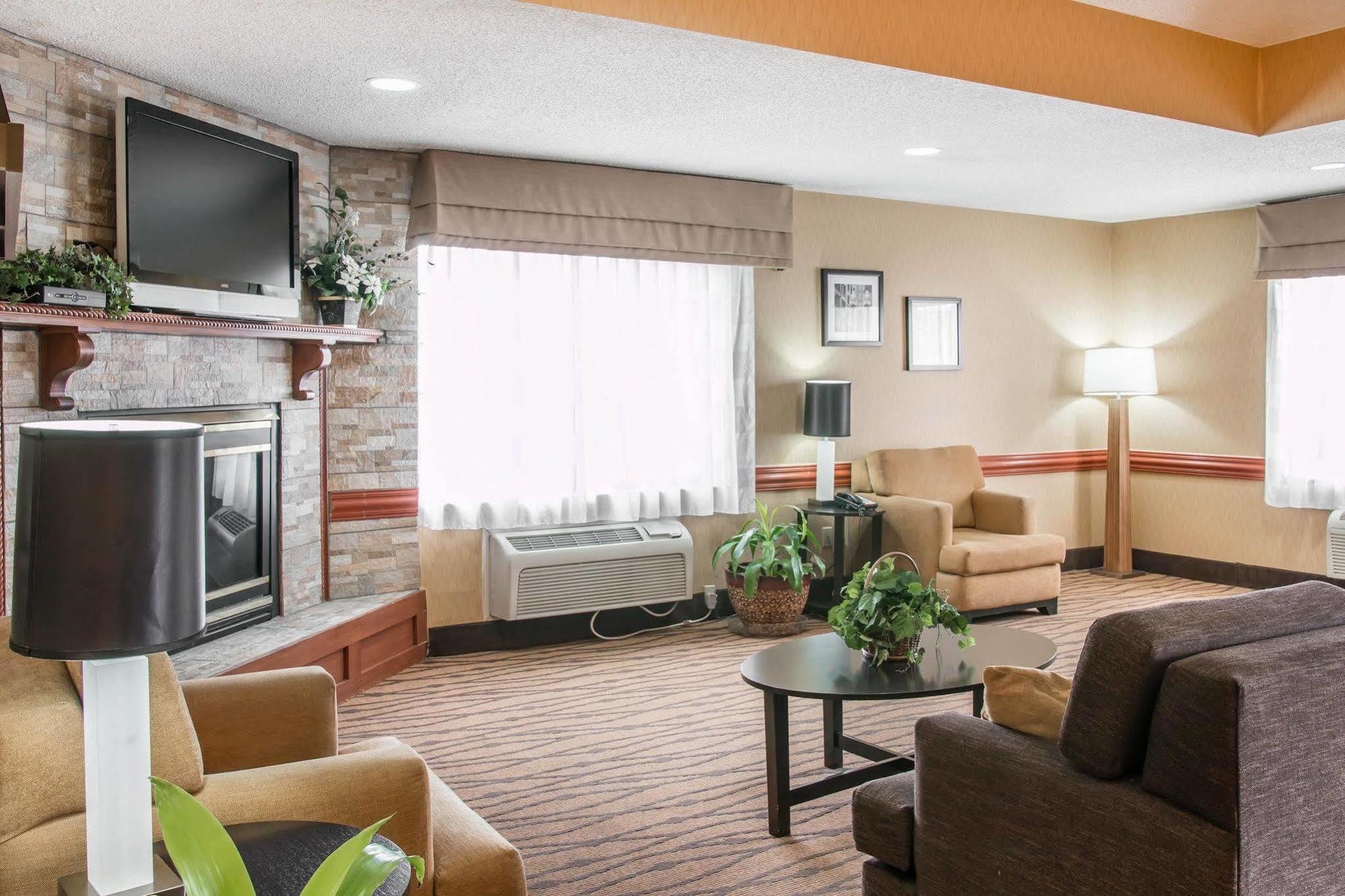Sleep Inn & Suites Grand Rapids Exterior photo