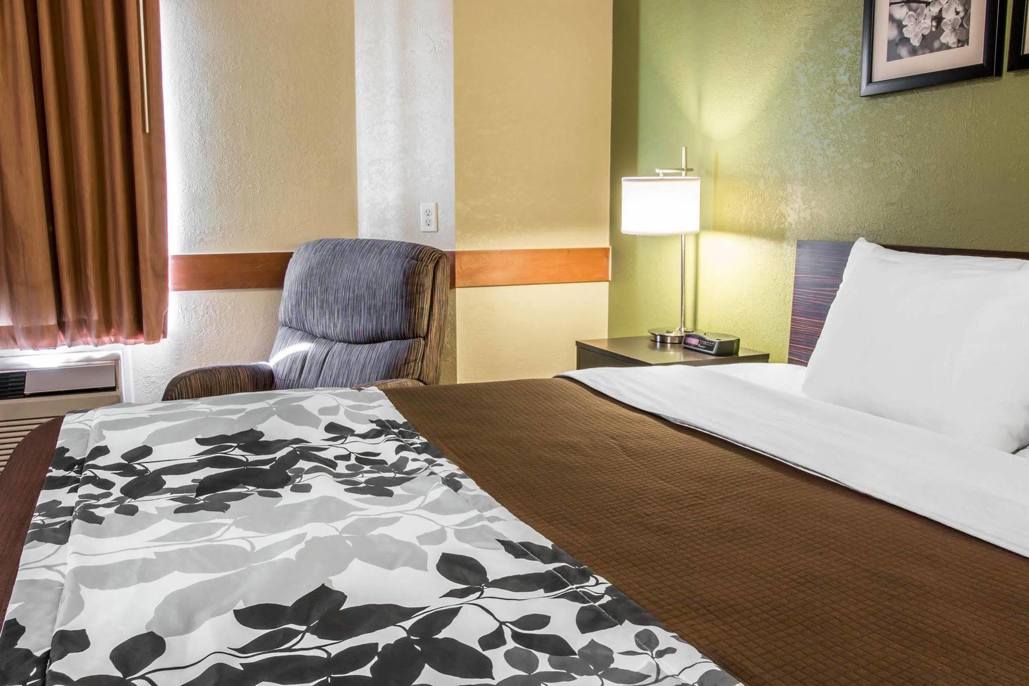 Sleep Inn & Suites Grand Rapids Exterior photo
